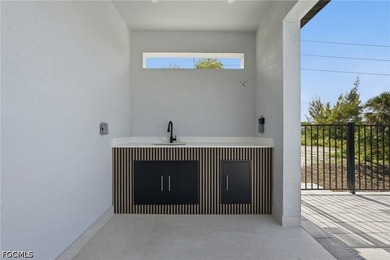 Luxury waterfront living has never been more attainable! - photo 49