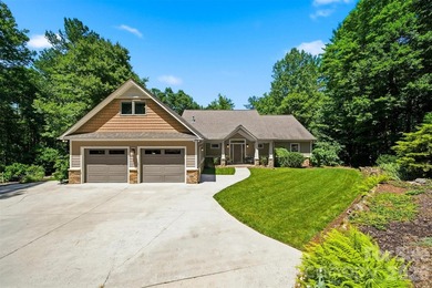 Welcome to your lakefront retreat in Harbor Ridge, where - photo 2