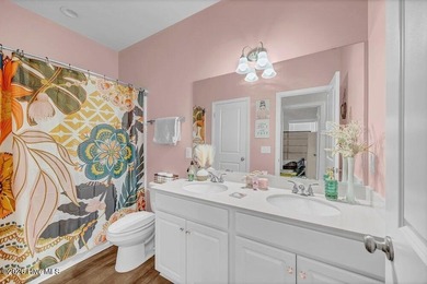 Light and bright single-level home with 3 bedrooms and 2 baths - photo 22