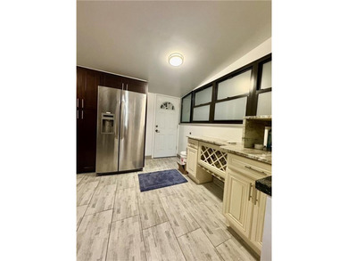Newly Renovated Single-Family House for Sale! Located in - photo 7