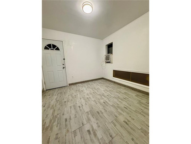 Newly Renovated Single-Family House for Sale! Located in - photo 8