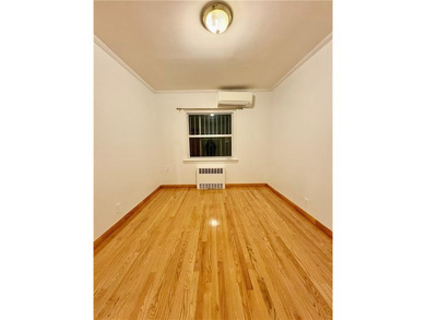 Newly Renovated Single-Family House for Sale! Located in - photo 9