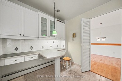 Welcome to this spacious and well-maintained 2-bedroom end-unit - photo 14