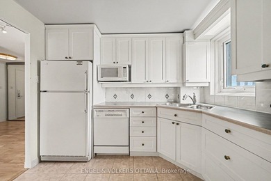Welcome to this spacious and well-maintained 2-bedroom end-unit - photo 15
