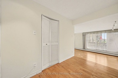 Welcome to this spacious and well-maintained 2-bedroom end-unit - photo 17