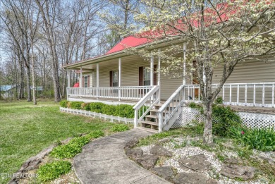 Lake Tansi Home For Sale in Crossville Tennessee