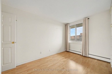 Welcome to this spacious and well-maintained 2-bedroom end-unit - photo 24