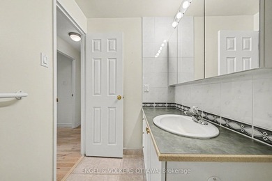 Welcome to this spacious and well-maintained 2-bedroom end-unit - photo 25
