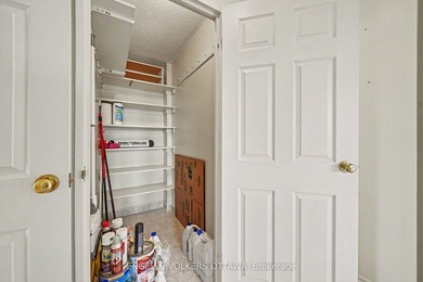 Welcome to this spacious and well-maintained 2-bedroom end-unit - photo 27