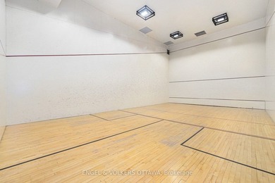Welcome to this spacious and well-maintained 2-bedroom end-unit - photo 36