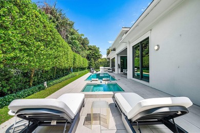 A single-story masterpiece unfolds in the prestigious Royal Palm - photo 24