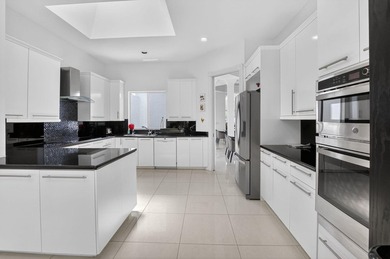 A wonderful, very clean house, very high living room ceiling and - photo 27