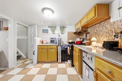 Welcome to this beautifully maintained detached two-family home - photo 28