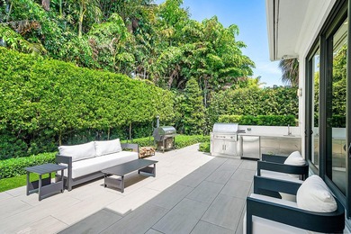 A single-story masterpiece unfolds in the prestigious Royal Palm - photo 28