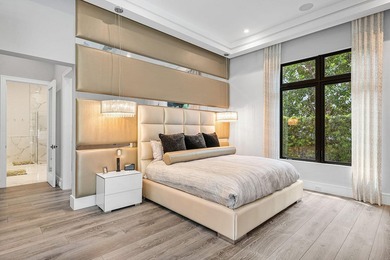 A single-story masterpiece unfolds in the prestigious Royal Palm - photo 36