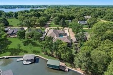 Welcome to your waterfront retreat in the family friendly