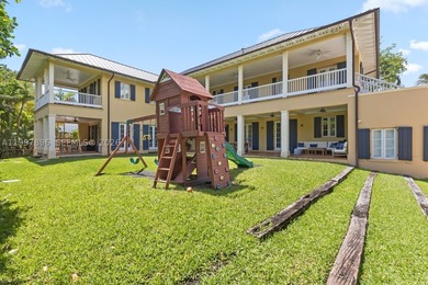 Timeless colonial-style residence, also known as Villa Rosa, set - photo 3