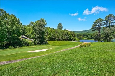 Updated 4BD/3.5BA, 2,928 sqft golf-front cottage in The Orchard - photo 3