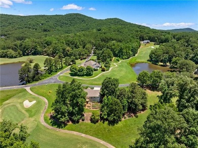Updated 4BD/3.5BA, 2,928 sqft golf-front cottage in The Orchard - photo 5