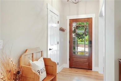 Updated 4BD/3.5BA, 2,928 sqft golf-front cottage in The Orchard - photo 8