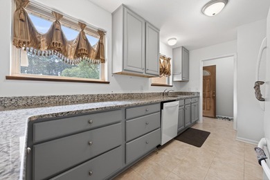 Tucked into the heart of Niceville, this updated 3-bed, 2-bath - photo 8
