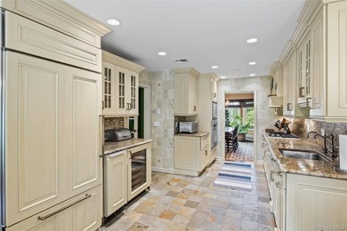 Traditionally elegant brick, 4 bedroom, 3.5 bath center hall - photo 12