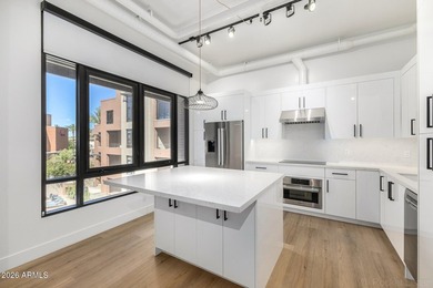 Modern Pool-Facing Loft in the Iconic 3rd Avenue Lofts - Old