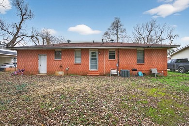 4 bedroom, 2 bathroom brick home located in the Pecan Park - photo 15