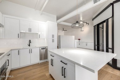 Modern Pool-Facing Loft in the Iconic 3rd Avenue Lofts - Old