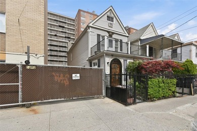 Beautifully maintained and updated single-family home nestled in - photo 2