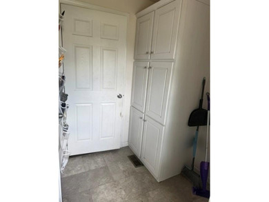 Welcome to this inviting single-level home perfectly positioned - photo 11