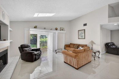 PRICED TO SELL!!! DON'T MISS THS OPPORTUNITY! This cozy, yet - photo 11