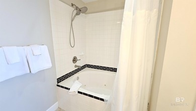 MOTIVATED SELLER! This gulf front 3 bedroom/3.5 bath high rise - photo 21