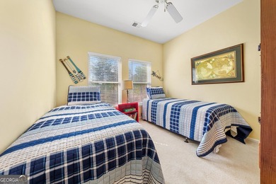 Experience easy lake living with this furnished three level - photo 21