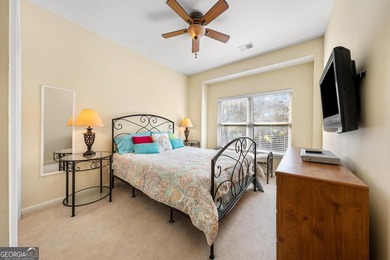 Experience easy lake living with this furnished three level - photo 24