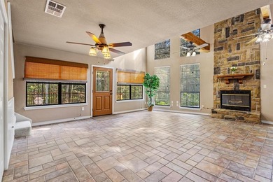 Escape to your own Lake Texoma paradise!
Nestled in a beautiful