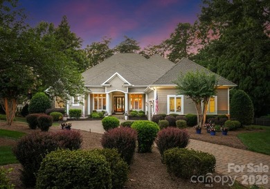 With breathtaking sunset views from nearly every room, this - photo 1