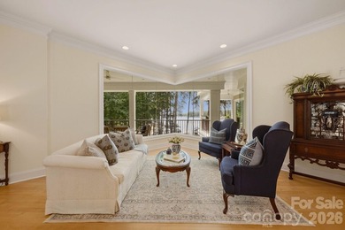 With breathtaking sunset views from nearly every room, this - photo 4