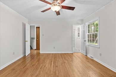 Completely renovated and move-in ready, this beautiful 3-bedroom - photo 12