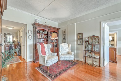 Spacious 3-bedroom, 3-bath residence in Ashley House, ideal for