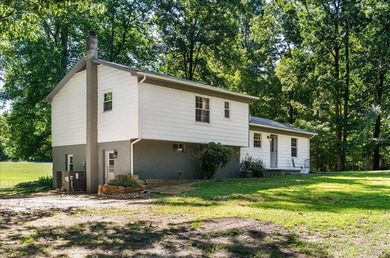 Completely renovated and move-in ready, this beautiful 3-bedroom - photo 21