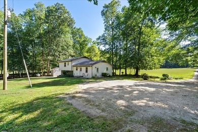 Completely renovated and move-in ready, this beautiful 3-bedroom - photo 27