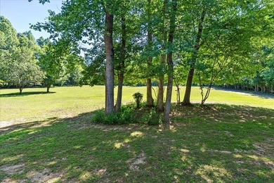 Completely renovated and move-in ready, this beautiful 3-bedroom - photo 31
