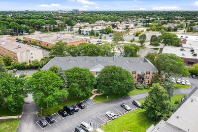 Best value in Rolling Meadows! This spacious 2-bedroom - photo 2