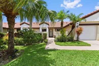 Lake Townhome/Townhouse For Sale in Boynton Beach, Florida