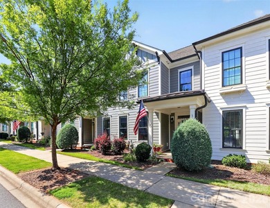 Welcome home to 115 Mint Ave., Unit D! A beautiful - photo 1