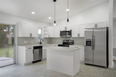 Prime Sebastian location. Close to Riverview park, boat ramp - photo 3