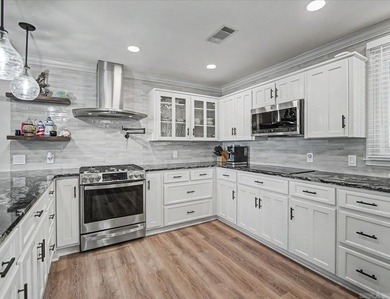 Experience Lake Hamilton living in highly desirable Moonlight - photo 11