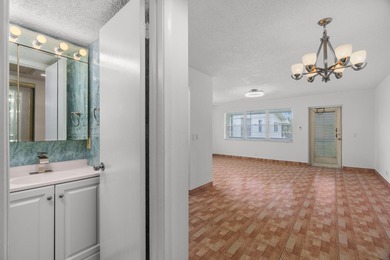 Live your Luxury in Sunny South Florida with this Rarely - photo 18