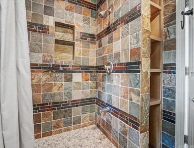 Experience Lake Hamilton living in highly desirable Moonlight - photo 21
